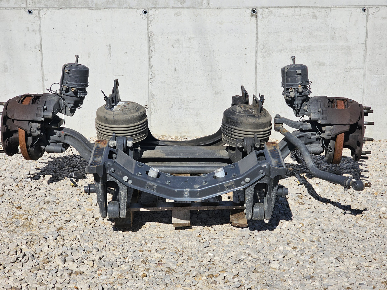 VOLVO FH5 FM5 / FRONT AIR SUNSPENSION - Eixo dianteiro: foto 1 VOLVO FH5 FM5 / FRONT AIR SUNSPENSION - Eixo dianteiro: foto 1