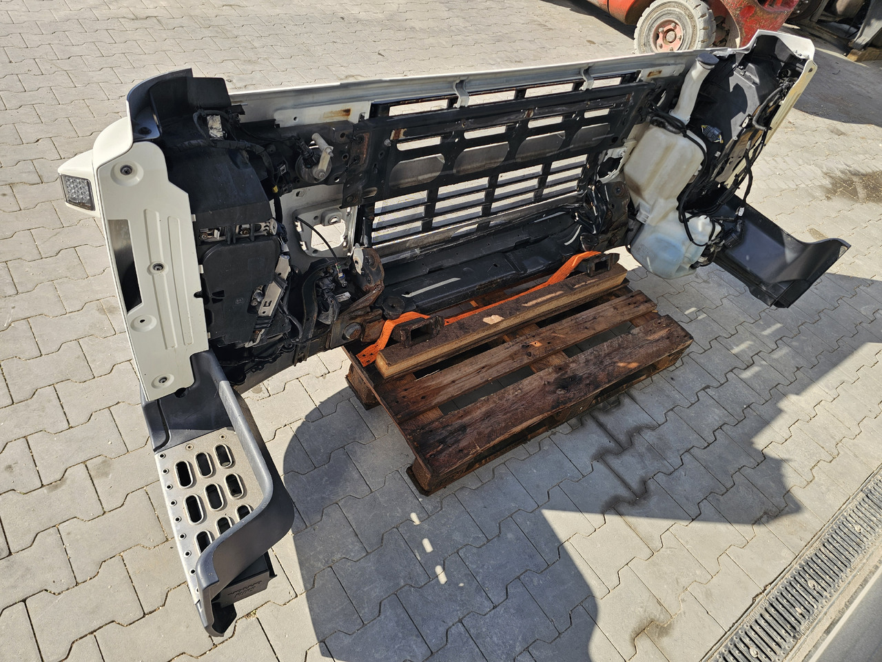 VOLVO FM 3 / COMPLETE FRONT BUMPER - Para-choque: foto 3 VOLVO FM 3 / COMPLETE FRONT BUMPER - Para-choque: foto 3