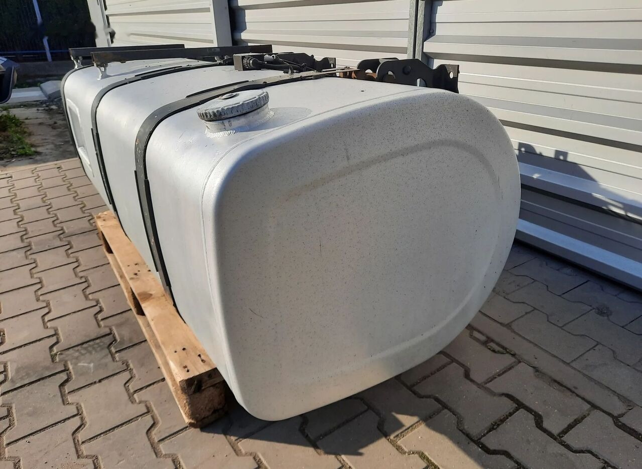 Volvo ZBIORNIK PALIWA 185CM DŁUGOŚĆ LOW DECK MEGA VOLVO FH FM FH4 RENA 20505103 Volvo truck - Tanque de combustível para Camião: foto 4 Volvo ZBIORNIK PALIWA 185CM DŁUGOŚĆ LOW DECK MEGA VOLVO FH FM FH4 RENA 20505103 Volvo truck - Tanque de combustível para Camião: foto 4