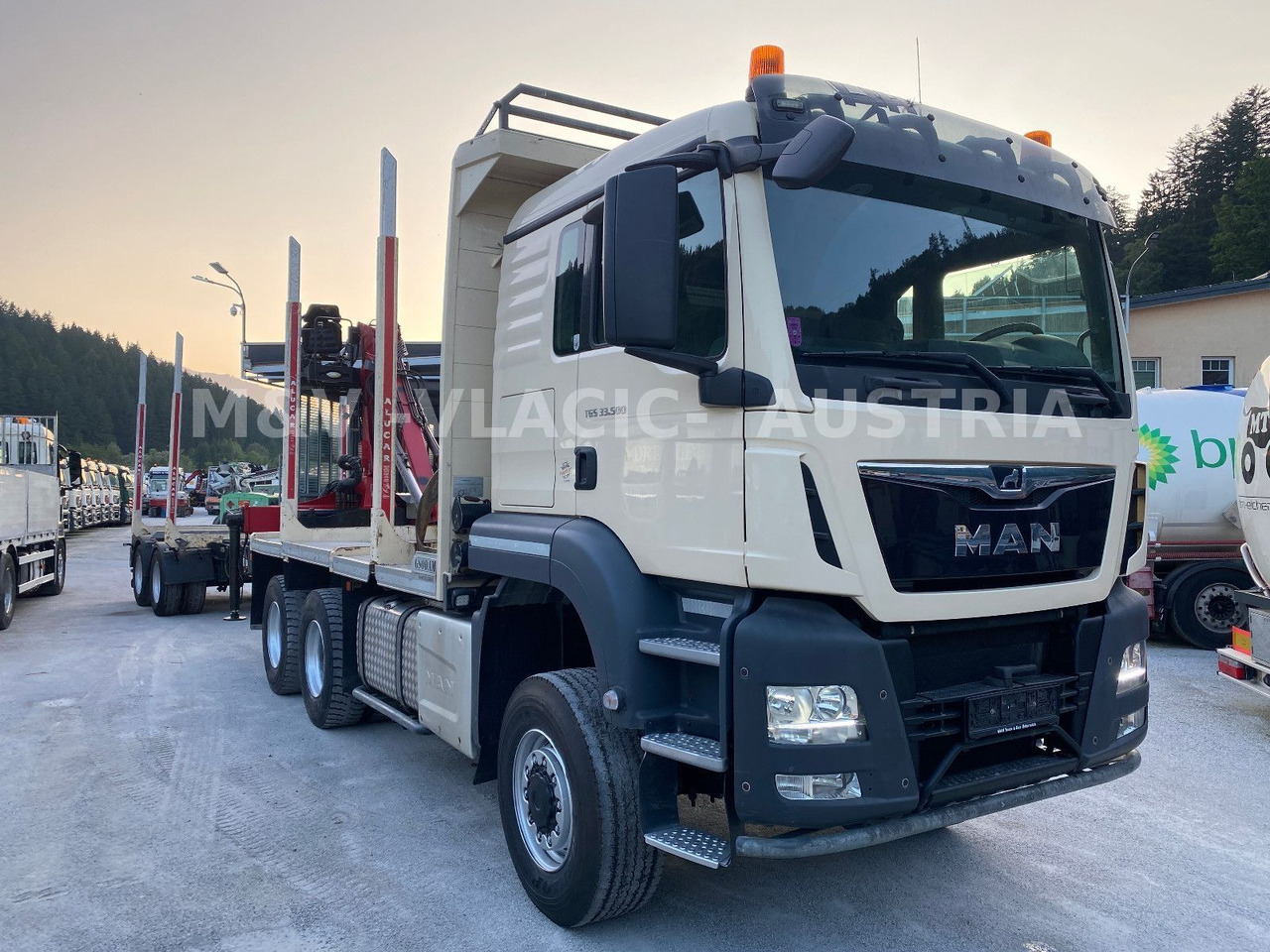 MAN 33.500 6X6 mit Kran PENZ 12Z - Camião de transporte de madeira, Camião grua: foto 2 MAN 33.500 6X6 mit Kran PENZ 12Z - Camião de transporte de madeira, Camião grua: foto 2