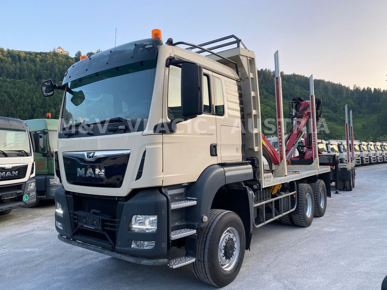 MAN 33.500 6X6 mit Kran PENZ 12Z - Camião de transporte de madeira, Camião grua: foto 1 MAN 33.500 6X6 mit Kran PENZ 12Z - Camião de transporte de madeira, Camião grua: foto 1