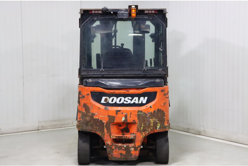 Doosan B35X-7 - Empilhador elétrico: foto 5 Doosan B35X-7 - Empilhador elétrico: foto 5