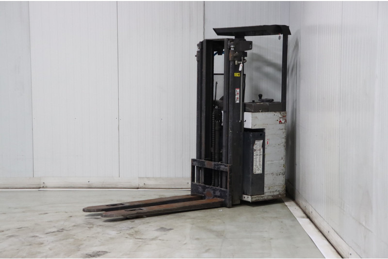 Nissan AJN160 - Empilhador retráctil: foto 4 Nissan AJN160 - Empilhador retráctil: foto 4