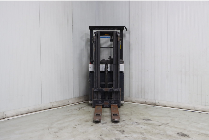 Nissan AJN160 - Empilhador retráctil: foto 3 Nissan AJN160 - Empilhador retráctil: foto 3