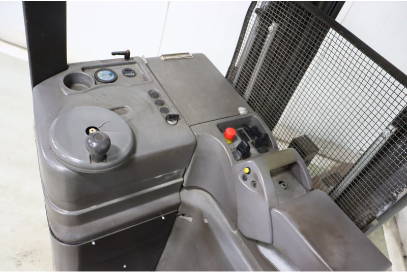 Nissan AJN160 - Empilhador retráctil: foto 2 Nissan AJN160 - Empilhador retráctil: foto 2