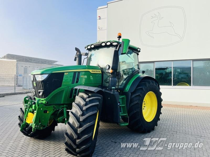 John Deere 6R 250 - Trator: foto 2 John Deere 6R 250 - Trator: foto 2