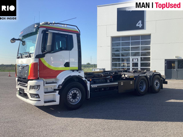 MAN TGS 26.430 6x2-4 BL CH Einsatzfahrzeug! Feuerwehr - Camião polibenne: foto 1 MAN TGS 26.430 6x2-4 BL CH Einsatzfahrzeug! Feuerwehr - Camião polibenne: foto 1