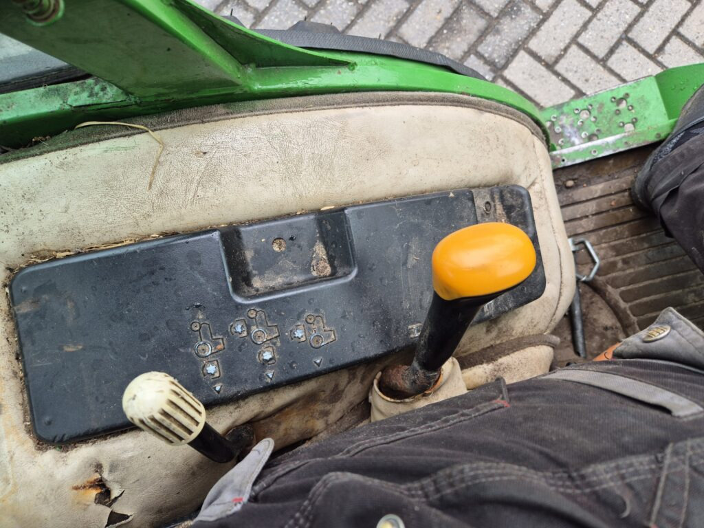 Mini trator JOHN DEERE 2520: foto 15