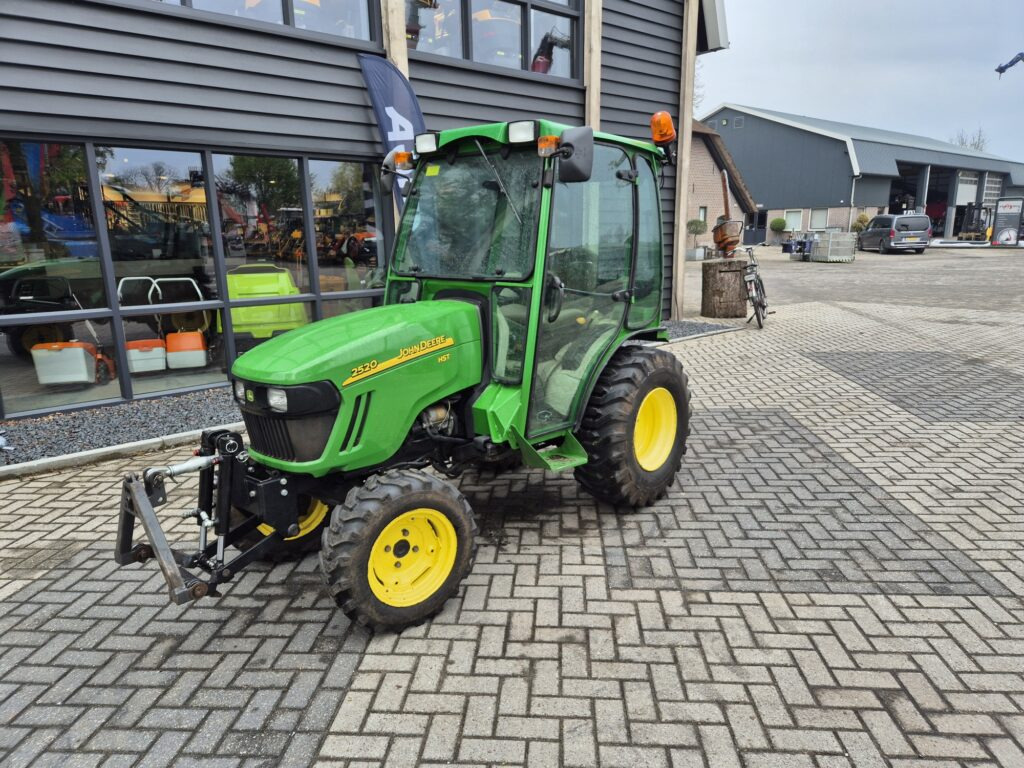 JOHN DEERE 2520 - Mini trator: foto 2 JOHN DEERE 2520 - Mini trator: foto 2