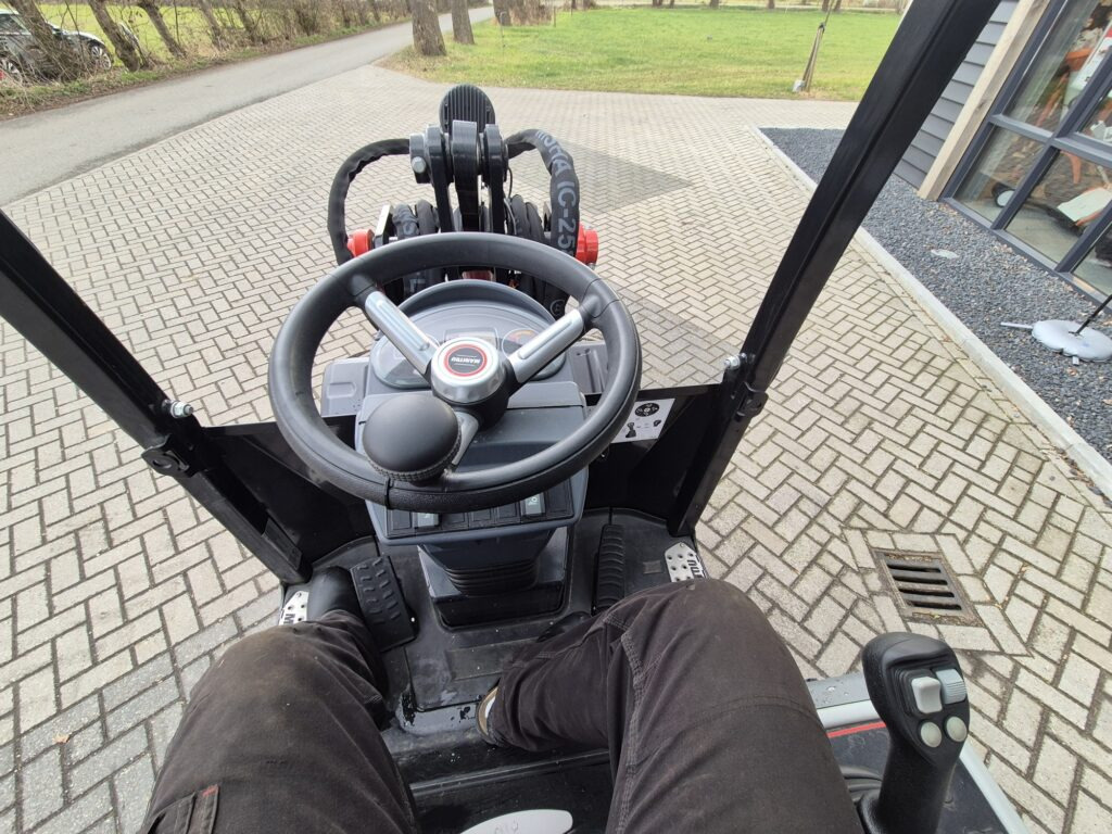 Carregadora articulada MANITOU MLA 3-25H miniloader: foto 7 Carregadora articulada MANITOU MLA 3-25H miniloader: foto 7