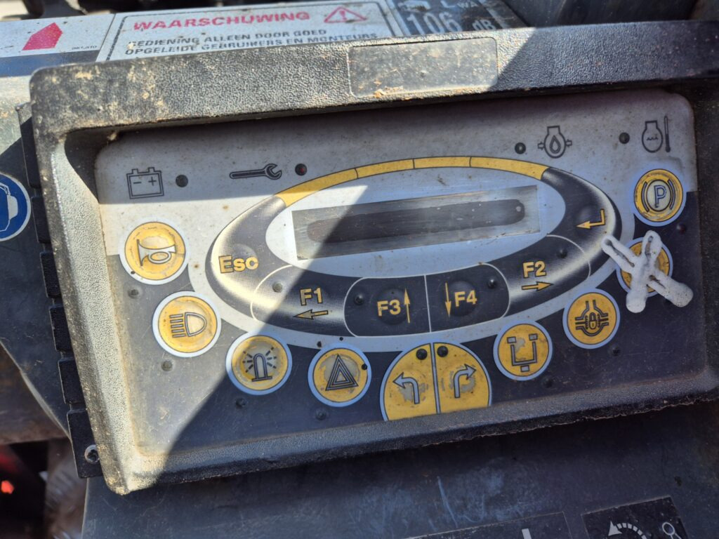 MOFFET M4-25.3 forklift - Empilhador a diesel: foto 4 MOFFET M4-25.3 forklift - Empilhador a diesel: foto 4