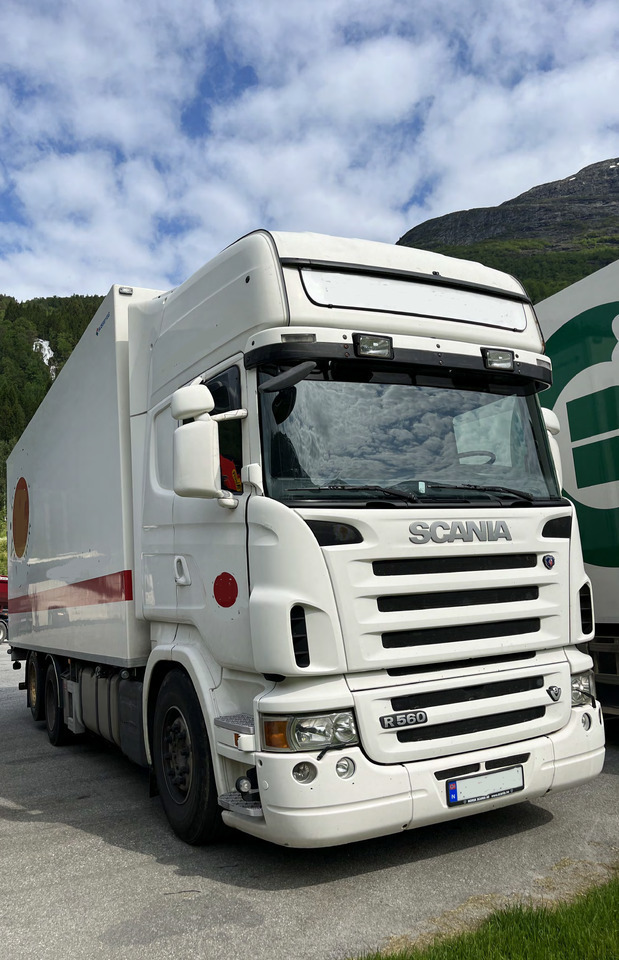SCANIA R560 6x2, retarder - Camião furgão: foto 2 SCANIA R560 6x2, retarder - Camião furgão: foto 2