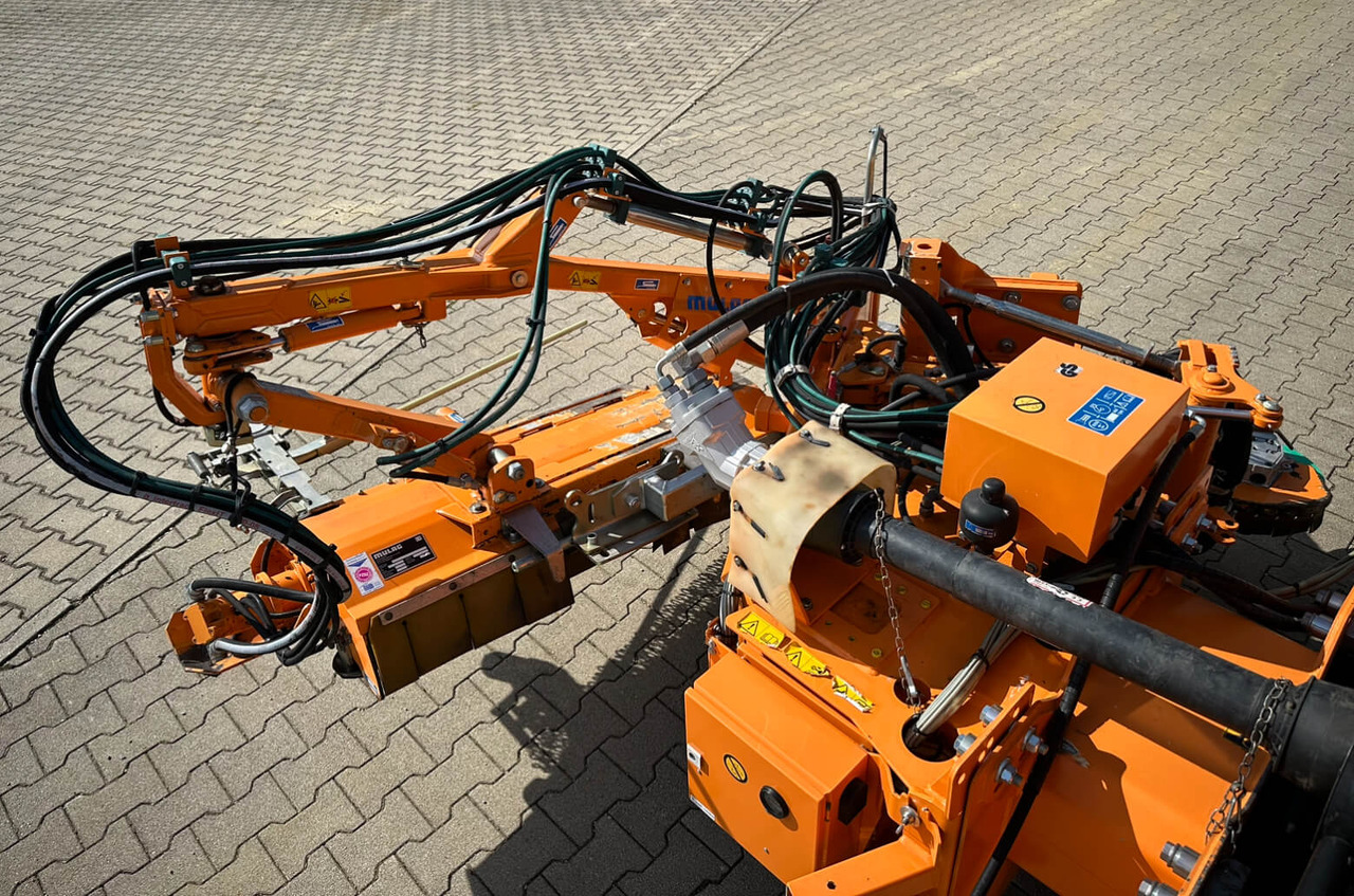Unimog Leitpfostenausmähgerät / Randstreifenmähger - Limpa bermas: foto 3 Unimog Leitpfostenausmähgerät / Randstreifenmähger - Limpa bermas: foto 3