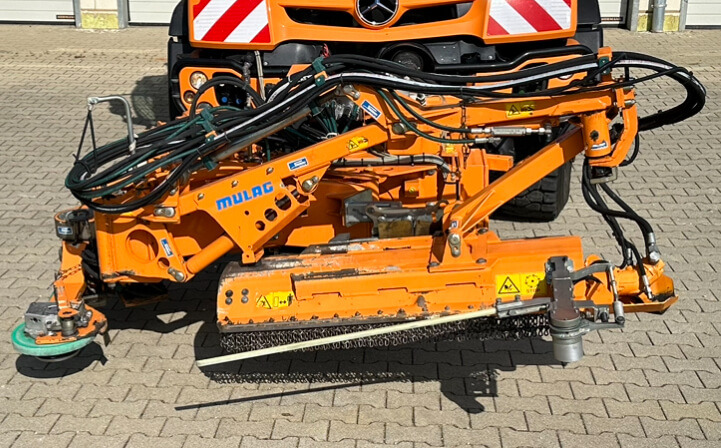 Unimog Leitpfostenausmähgerät / Randstreifenmähger - Limpa bermas: foto 1 Unimog Leitpfostenausmähgerät / Randstreifenmähger - Limpa bermas: foto 1