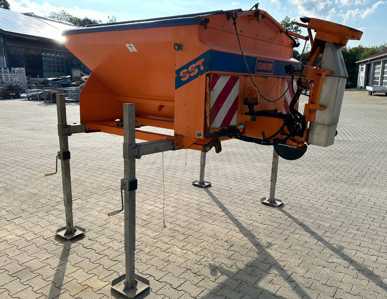Unimog Salzstreuer Schmidt SST20-TLWH - Espalhador de areia/ Sal: foto 1 Unimog Salzstreuer Schmidt SST20-TLWH - Espalhador de areia/ Sal: foto 1