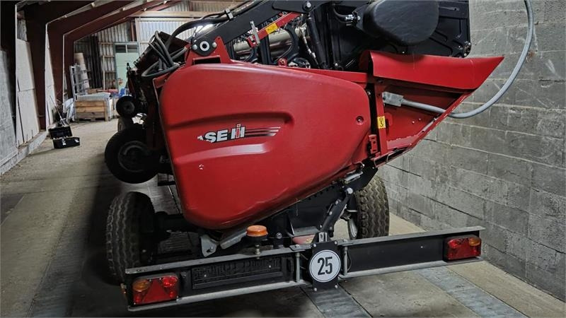 Case IH 8250 Axial-Flow med 35fod Varicut skærebord. Dansk - Ceifeira debulhadora: foto 5 Case IH 8250 Axial-Flow med 35fod Varicut skærebord. Dansk - Ceifeira debulhadora: foto 5