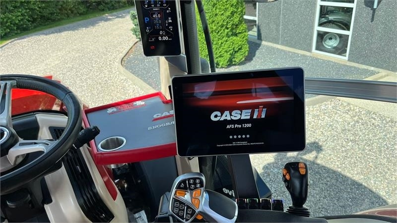 Case IH Optum 300 CVX AFS Connect med frontlift og SafeGua - Trator: foto 4 Case IH Optum 300 CVX AFS Connect med frontlift og SafeGua - Trator: foto 4