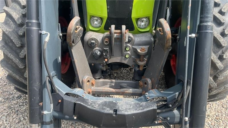 Claas ARION 550 CEBIS Med frontlæsser og frontlift - Trator: foto 4 Claas ARION 550 CEBIS Med frontlæsser og frontlift - Trator: foto 4