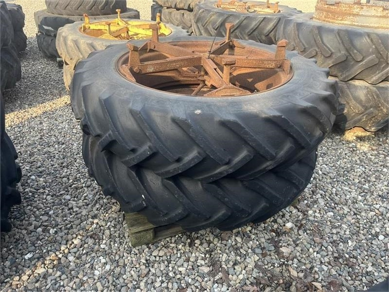Goodyear 13,6 -38 Molcon 5 arme bred - Pneu para Máquina agrícola: foto 1 Goodyear 13,6 -38 Molcon 5 arme bred - Pneu para Máquina agrícola: foto 1