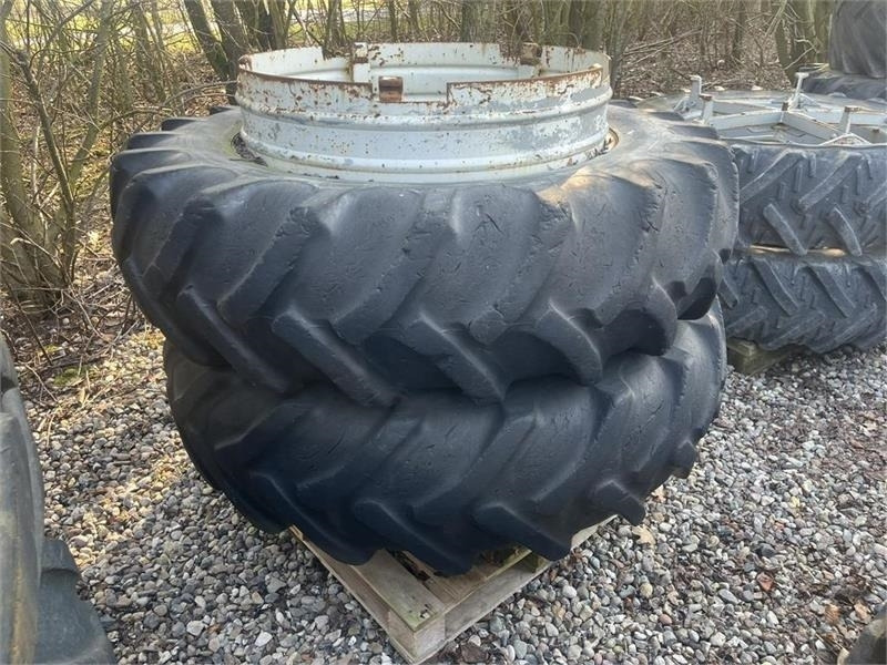 Goodyear 16,9 X 38 Hvide med ring og 5 Dual låse - Pneu para Máquina agrícola: foto 1 Goodyear 16,9 X 38 Hvide med ring og 5 Dual låse - Pneu para Máquina agrícola: foto 1