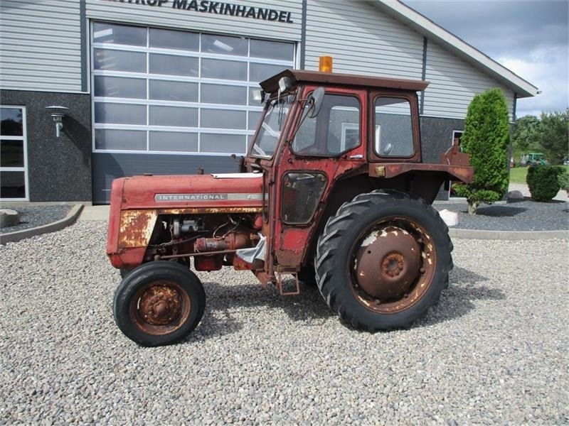 IH 444 Motor sidder fast - Trator: foto 1 IH 444 Motor sidder fast - Trator: foto 1