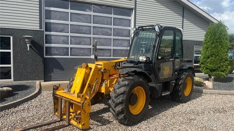 JCB 531-70 Loadall med pallegafler - Empilhador telescópico: foto 2 JCB 531-70 Loadall med pallegafler - Empilhador telescópico: foto 2