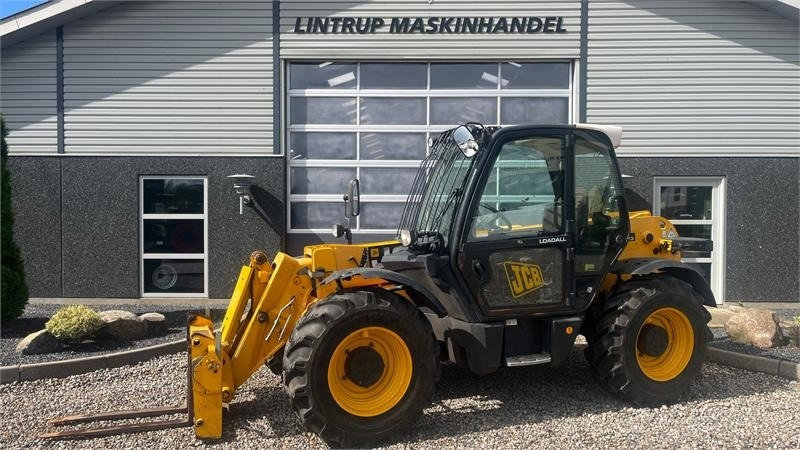 JCB 531-70 Loadall med pallegafler - Empilhador telescópico: foto 1 JCB 531-70 Loadall med pallegafler - Empilhador telescópico: foto 1