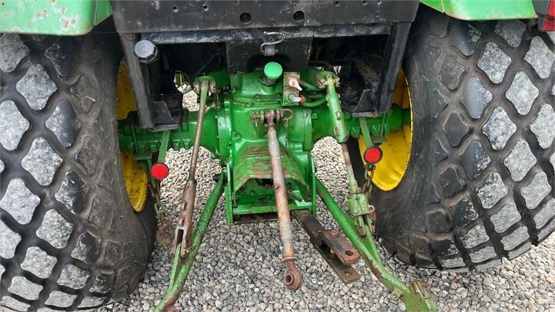 John Deere 1640 Med græsdæk og frontlæsser - Trator: foto 4 John Deere 1640 Med græsdæk og frontlæsser - Trator: foto 4