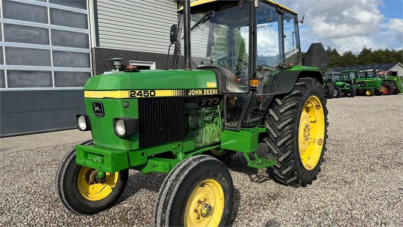 John Deere 2450 Med servostyring - Trator: foto 3 John Deere 2450 Med servostyring - Trator: foto 3