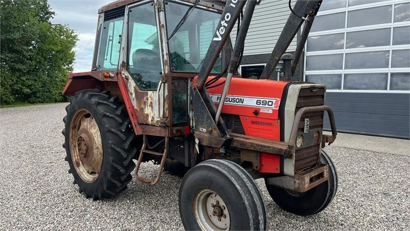 Trator Massey Ferguson 690 Speedshift med frontlæsser: foto 16