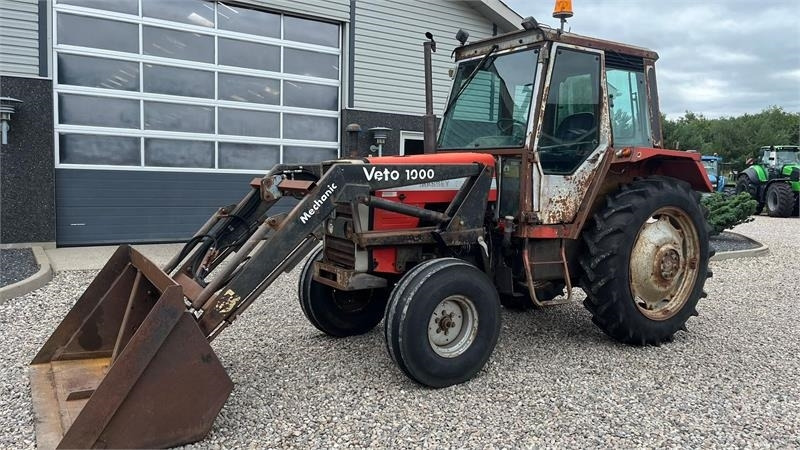 Massey Ferguson 690 Speedshift med frontlæsser - Trator: foto 2 Massey Ferguson 690 Speedshift med frontlæsser - Trator: foto 2