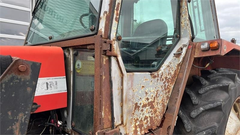 Massey Ferguson 690 Speedshift med frontlæsser - Trator: foto 5 Massey Ferguson 690 Speedshift med frontlæsser - Trator: foto 5