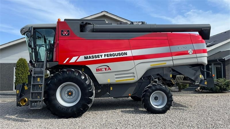 Massey Ferguson 7370 BETA. Gårdmaskine med kun 1080 motortimer. Me  - Ceifeira debulhadora: foto 1 Massey Ferguson 7370 BETA. Gårdmaskine med kun 1080 motortimer. Me  - Ceifeira debulhadora: foto 1