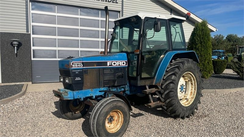 New Holland 5640 SL Dualpower - Trator: foto 2 New Holland 5640 SL Dualpower - Trator: foto 2