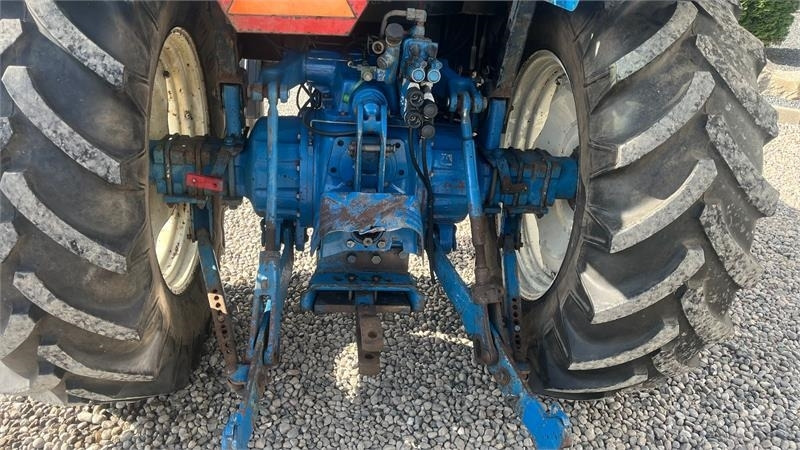 New Holland 5640 SL Dualpower - Trator: foto 4 New Holland 5640 SL Dualpower - Trator: foto 4