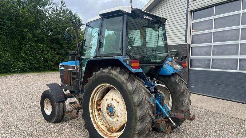 New Holland 7740 SLE Turbo Handy 2wd traktor - Trator: foto 3 New Holland 7740 SLE Turbo Handy 2wd traktor - Trator: foto 3