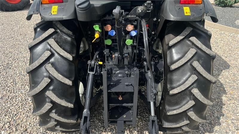 New Holland T4.80 F SuperSteear med aircondition og koblingsfr - Trator: foto 4 New Holland T4.80 F SuperSteear med aircondition og koblingsfr - Trator: foto 4