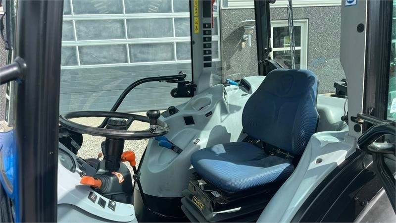 New Holland T4.80 F SuperSteear med aircondition og koblingsfr - Trator: foto 5 New Holland T4.80 F SuperSteear med aircondition og koblingsfr - Trator: foto 5