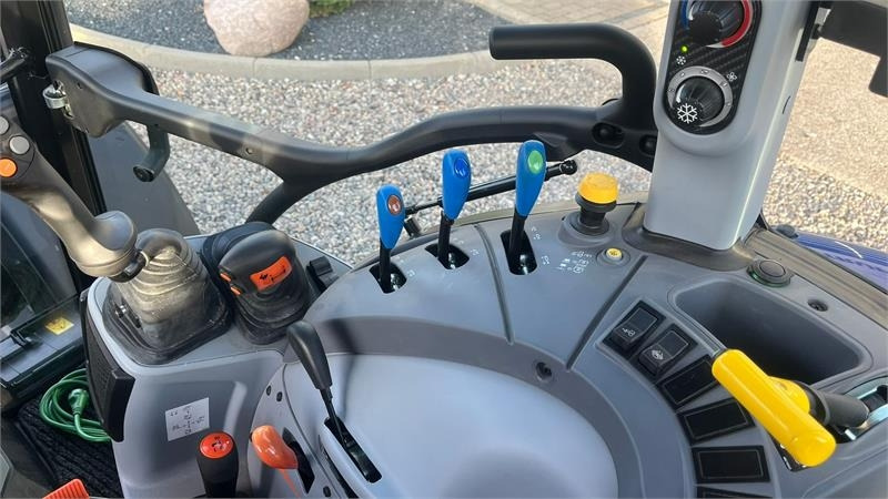 New Holland T5.100 Blue Power udstyrs model, med brede hjul, f - Trator: foto 5 New Holland T5.100 Blue Power udstyrs model, med brede hjul, f - Trator: foto 5