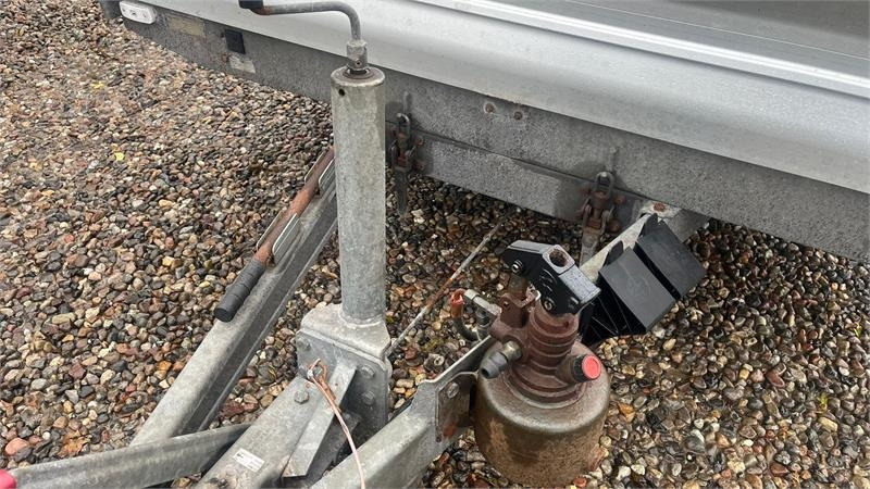 Selandia Maskintrailer med vip og rampe med hydrau - Reboque plataforma/ Caixa aberta: foto 4 Selandia Maskintrailer med vip og rampe med hydrau - Reboque plataforma/ Caixa aberta: foto 4