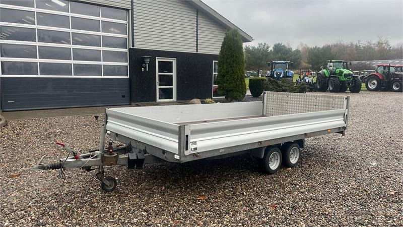 Selandia Maskintrailer med vip og rampe med hydrau - Reboque plataforma/ Caixa aberta: foto 2 Selandia Maskintrailer med vip og rampe med hydrau - Reboque plataforma/ Caixa aberta: foto 2