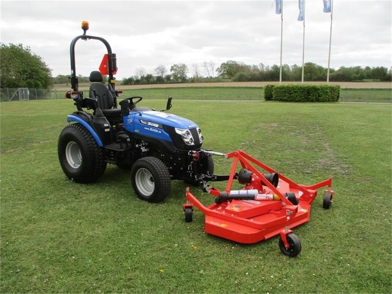 Solis 26 HST med frontlift,front PTO og turf æk - Trator: foto 4 Solis 26 HST med frontlift,front PTO og turf æk - Trator: foto 4