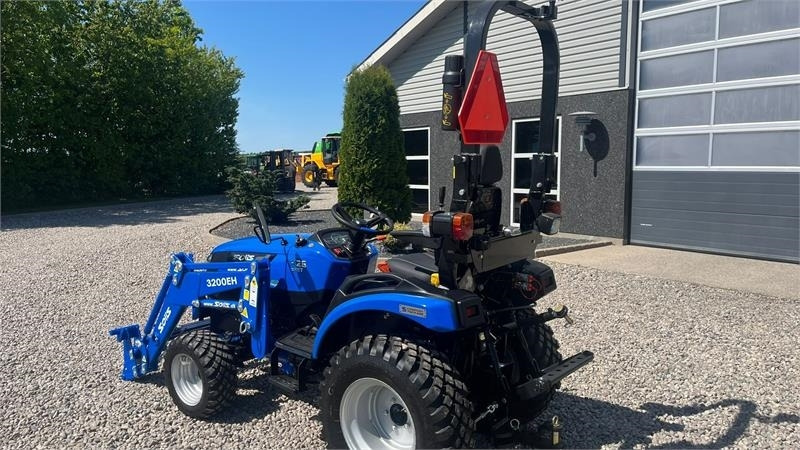 Solis H26 HST Med Frontlæsser og GardenPro dæk - Trator: foto 3 Solis H26 HST Med Frontlæsser og GardenPro dæk - Trator: foto 3