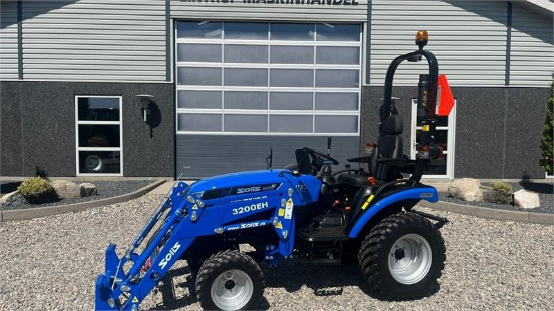 Solis H26 HST Med Frontlæsser og GardenPro dæk - Trator: foto 1 Solis H26 HST Med Frontlæsser og GardenPro dæk - Trator: foto 1