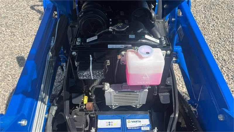 Trator Solis H26 HST Turfdæk og Frontlæsser: foto 9 Trator Solis H26 HST Turfdæk og Frontlæsser: foto 9