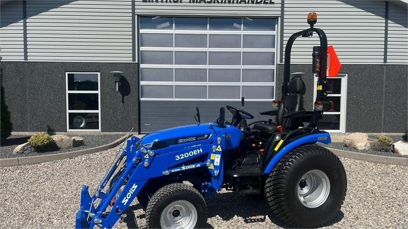 Solis H26 HST Turfdæk og Frontlæsser  - Trator municipal: foto 1 Solis H26 HST Turfdæk og Frontlæsser  - Trator municipal: foto 1