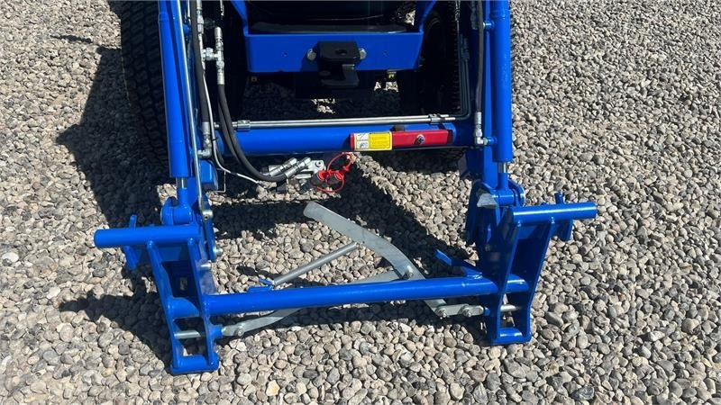 Solis H26 HST Turfdæk og Frontlæsser  - Trator municipal: foto 4 Solis H26 HST Turfdæk og Frontlæsser  - Trator municipal: foto 4