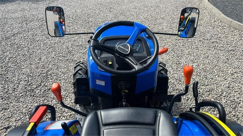 Solis S26 6+2 Gearmaskine med Servostyring og brede trak - Trator municipal: foto 5 Solis S26 6+2 Gearmaskine med Servostyring og brede trak - Trator municipal: foto 5