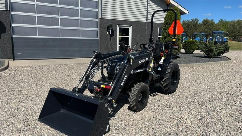 Solis S26 6+2 gearmaskine Limited Edition i sort med bre - Trator municipal: foto 2 Solis S26 6+2 gearmaskine Limited Edition i sort med bre - Trator municipal: foto 2