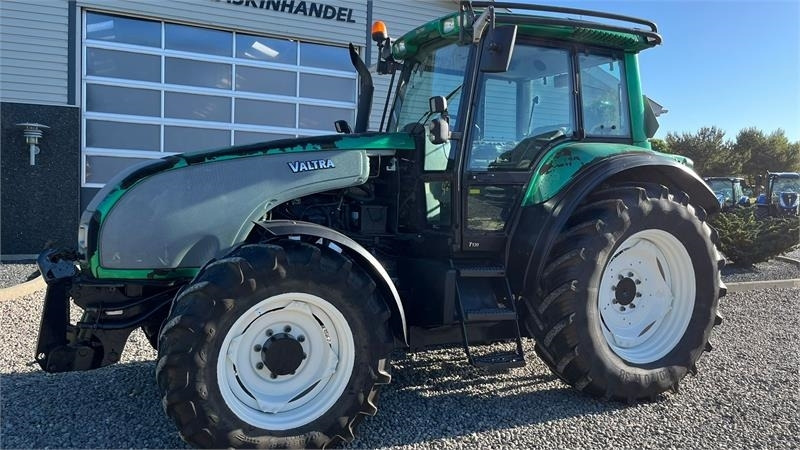 Valtra T130 med 3.5ton frontlift - Trator: foto 2 Valtra T130 med 3.5ton frontlift - Trator: foto 2
